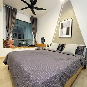 https://c14b-modern-infinity-pool-klcc-balcony-view.kualalumpurs-hotels.com